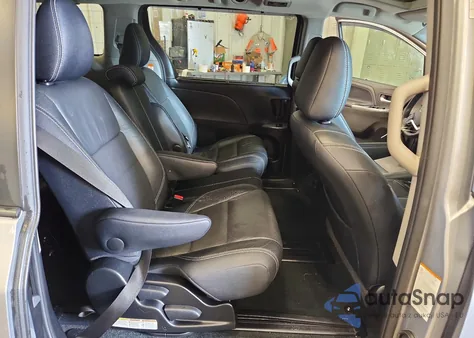 2016 Toyota Sienna Se z USA, uszkodzony, nr VIN 5TDXK3DC4GS753858